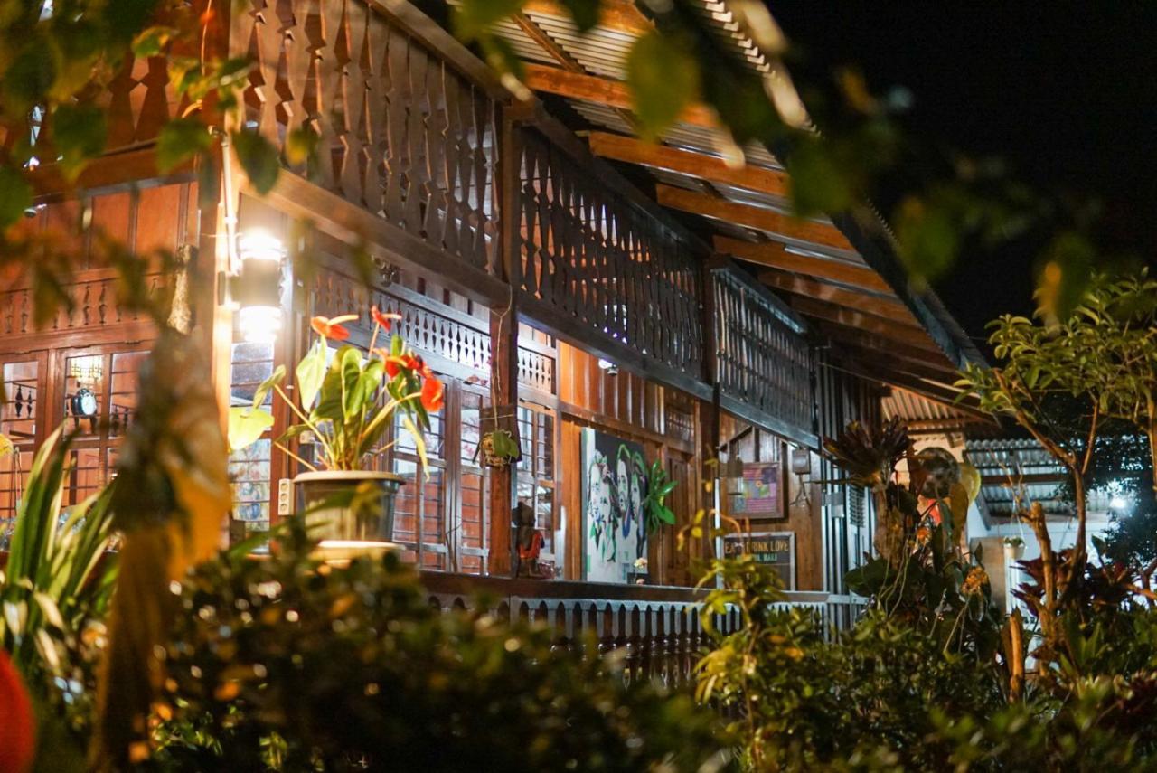 Rumah Kayu Sulawesi Antique Bedugul  Ngoại thất bức ảnh